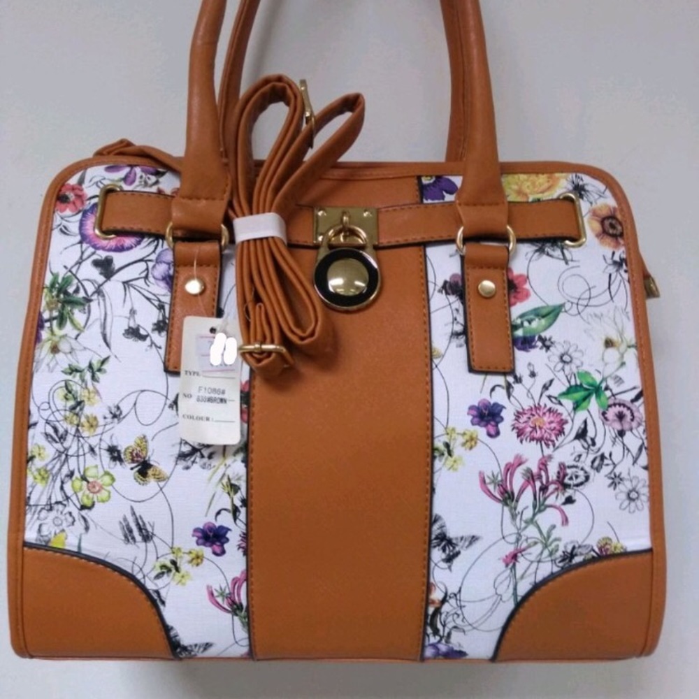 SALE 🛑! 🌸🌸 High Quality Faux Leather Bag 💼 🌸